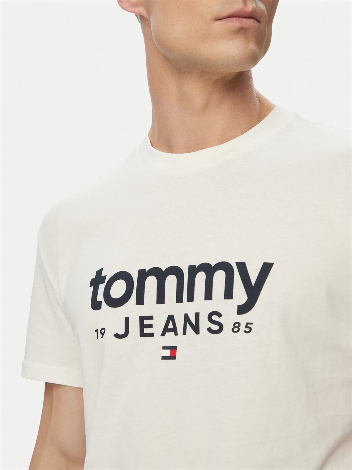 Camiseta Tommy Jeans DM0DM23376 YBH ANCIENT WHITE - Imagen 2