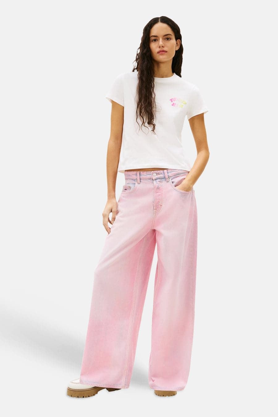 Camiseta TOMMY JEANS DW0DW22310 YBL Blanco - Imagen 2