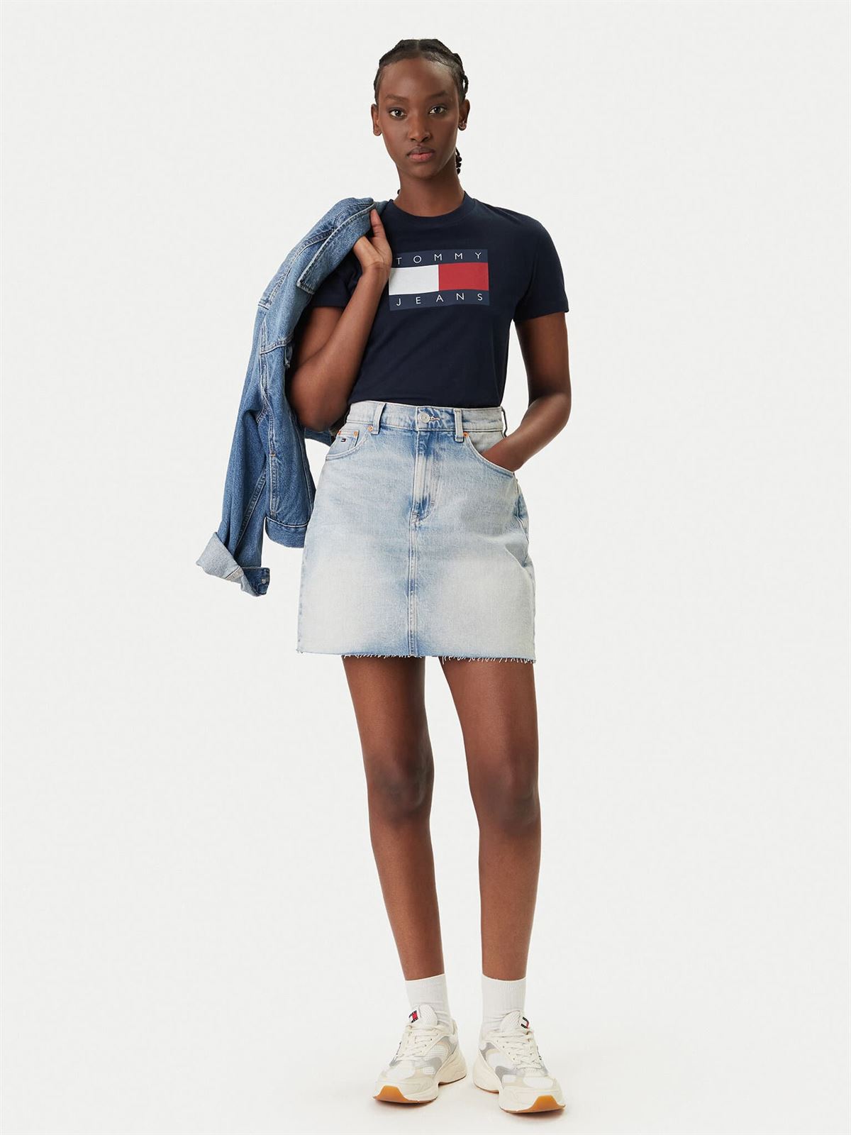Camiseta TOMMY JEANS DW0DW22562 CIG dark night navy - Imagen 3