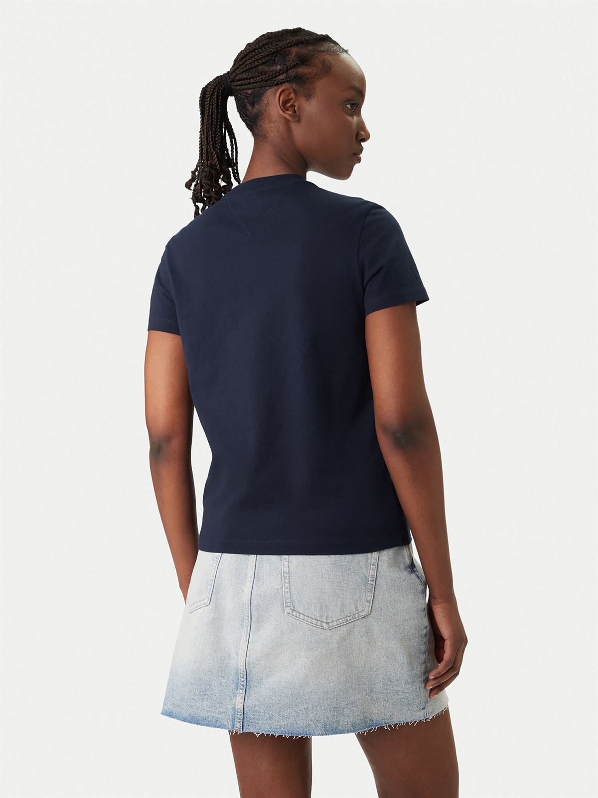 Camiseta TOMMY JEANS DW0DW22562 CIG dark night navy - Imagen 4