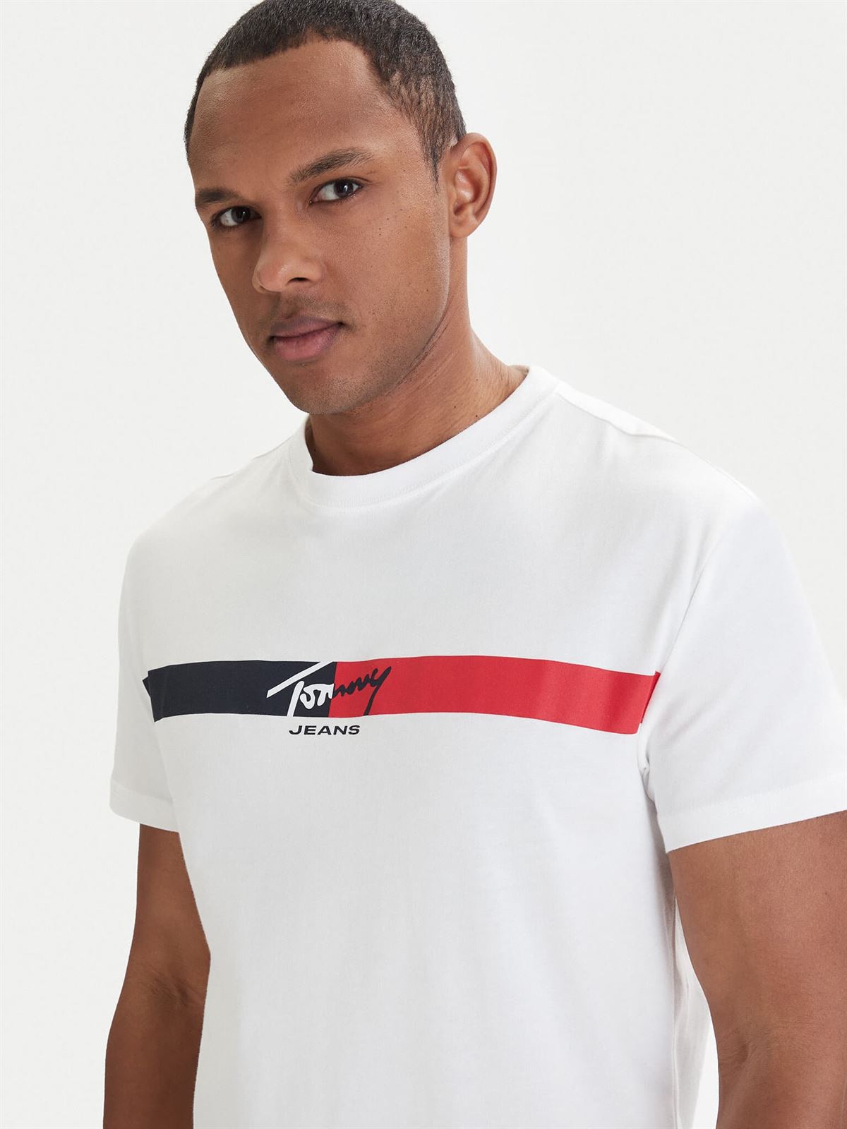 Camiseta Tommy Jeans Reg SIgnature Ecru DM0DM22539 YBL - Imagen 4