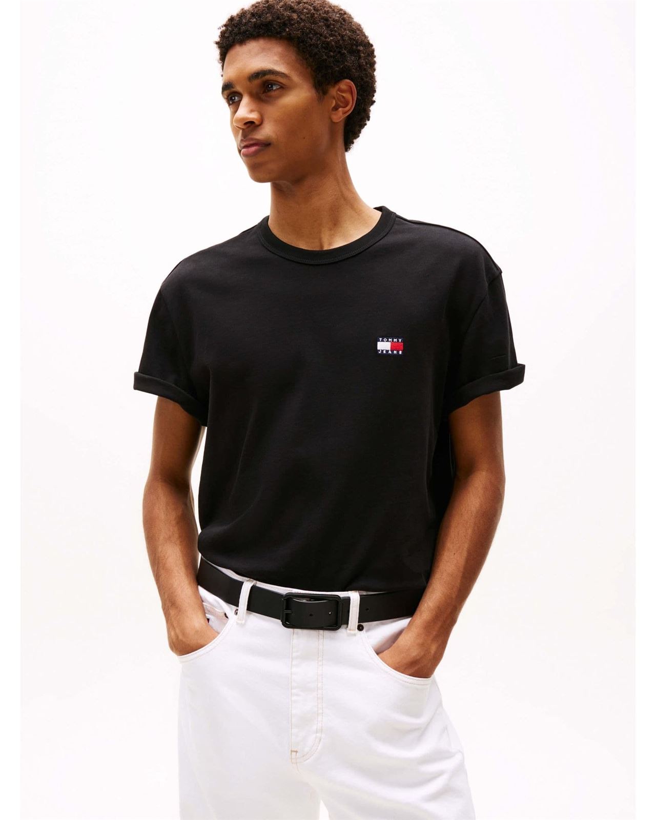 Camiseta Tommy Jeans Tjm Reg Badge Black DM0DM20322 BDS - Imagen 1
