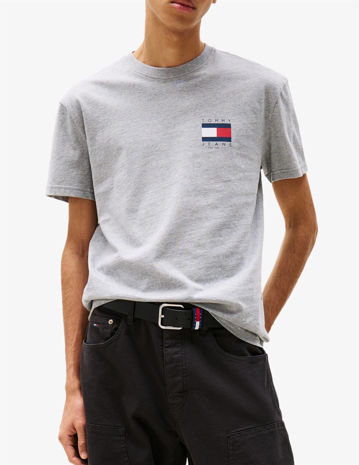 Camiseta Tommy Jeans Tjm Reg Flag Grey Htr DM0DM21910 Q13 - Imagen 1