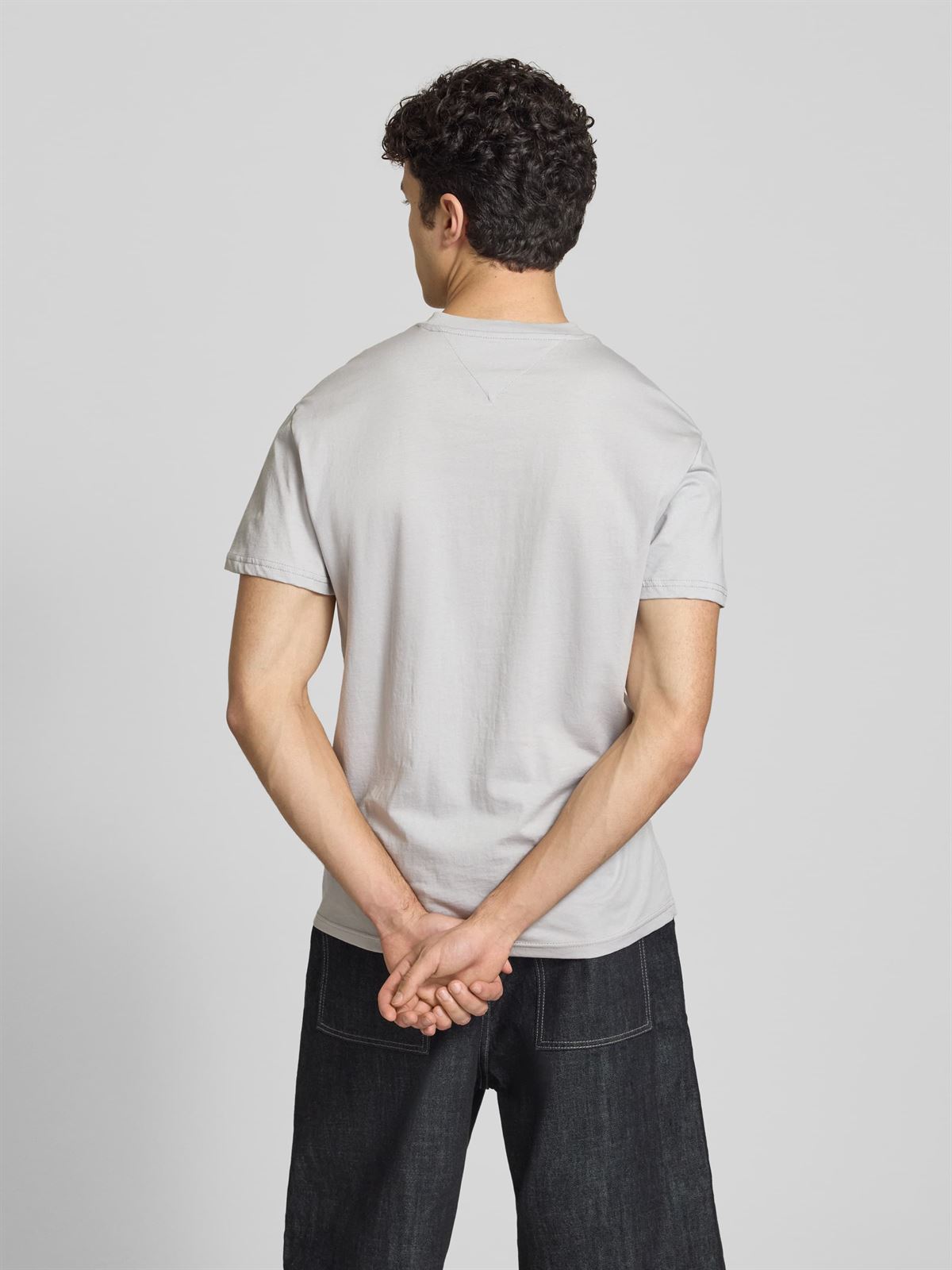 Camiseta Tommy Jeans Tjm Reg Linear DM0DM20744PS4 - Imagen 3