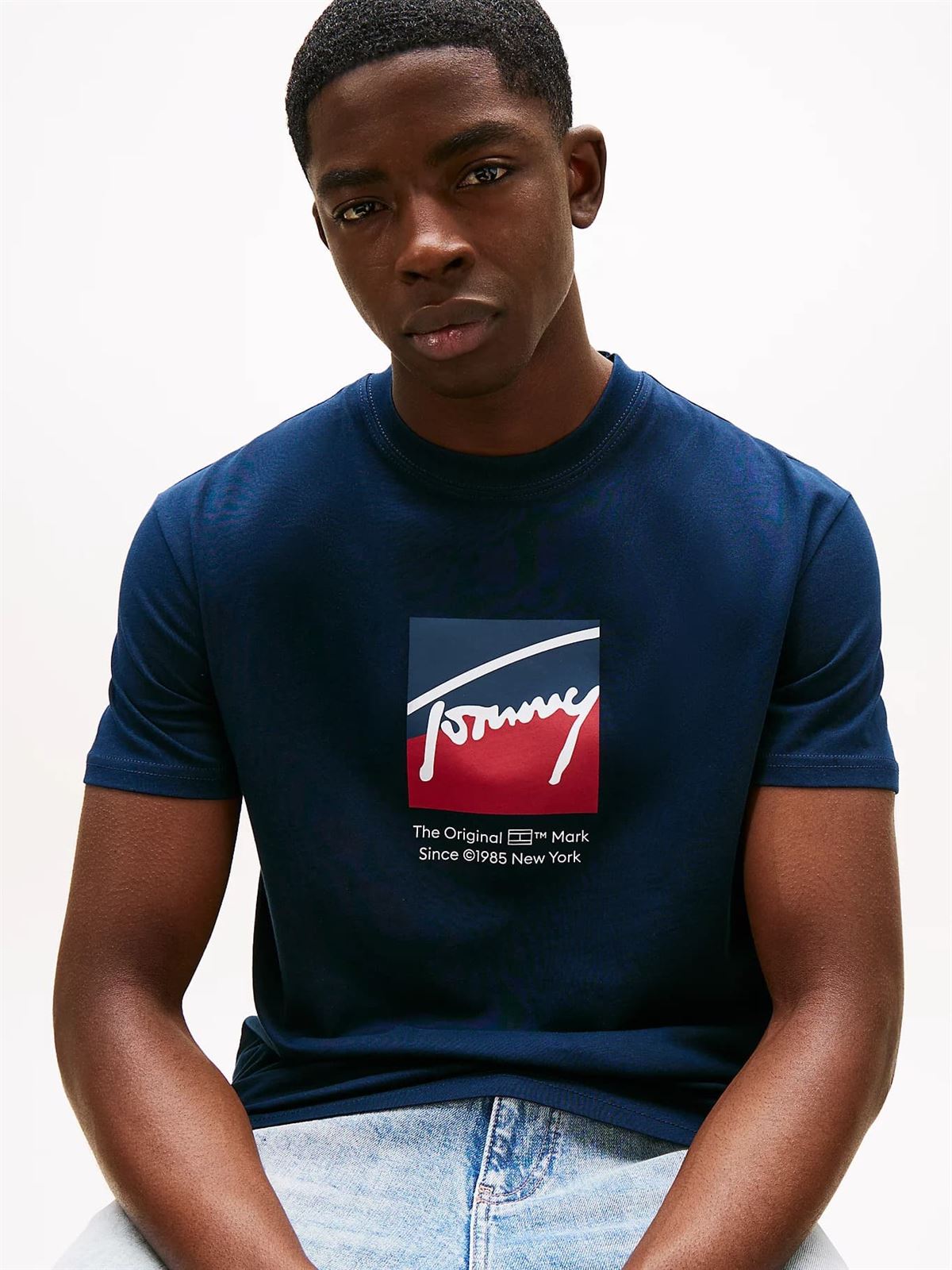 Camiseta Tommy Jeans Tjm Reg RWB Dark Night Navy DM0DM21940 C1G - Imagen 2