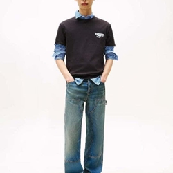 Camiseta Tommy Jeans Tjm Reg Signature Black DM0DM21934 BDS - Imagen 2