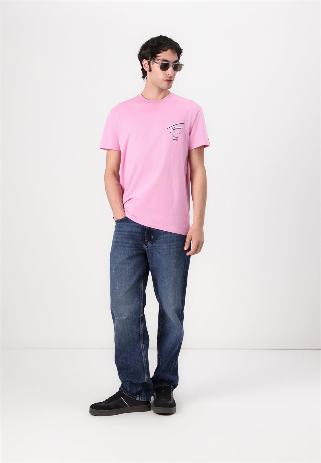 Camiseta Tommy Jeans Tjm Reg Signature Carnival Pink DM0DM21934 U06 - Imagen 1