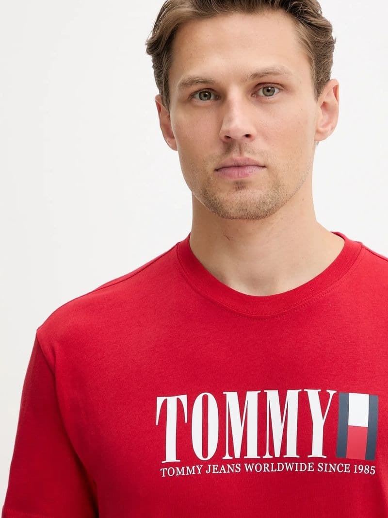 Camiseta Tommy Jeans Tjm Reg Tommy DNA Sapphire Red DM0DM21941 XLE - Imagen 3