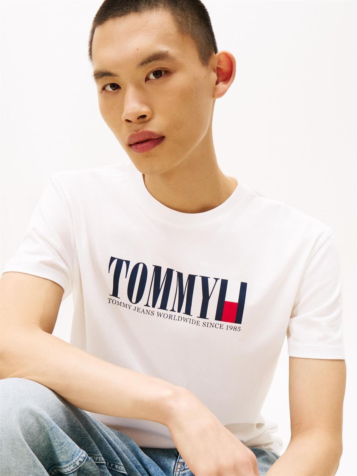 Camiseta Tommy Jeans Tjm Reg Tommy Ecru DM0DM21941 YBL - Imagen 2