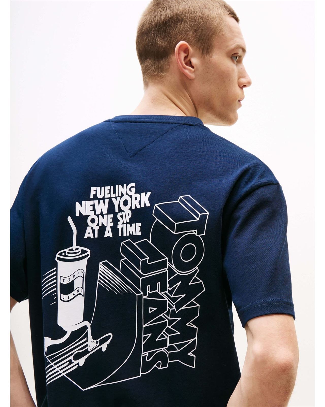 Camiseta Tommy Jeans Tjm Skater Dark Night Navy DM0DM21830 C1G - Imagen 4