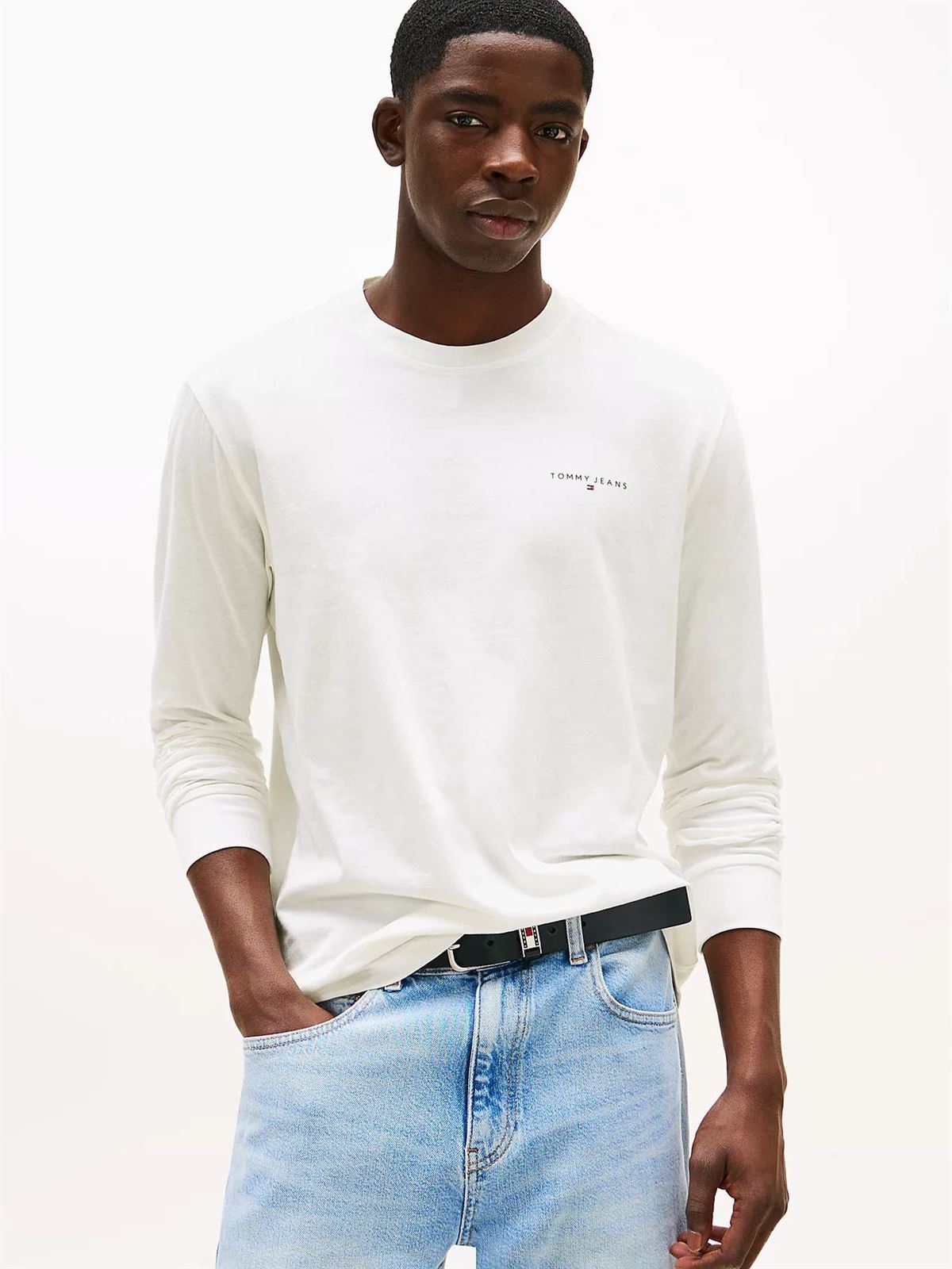 Camiseta Tommy Jeans Tjm Slim Chest Ecru DM0DM21594 YBL - Imagen 1