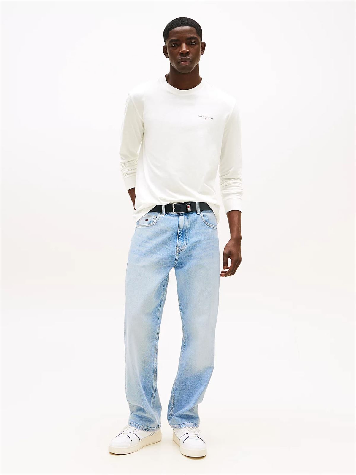 Camiseta Tommy Jeans Tjm Slim Chest Ecru DM0DM21594 YBL - Imagen 3