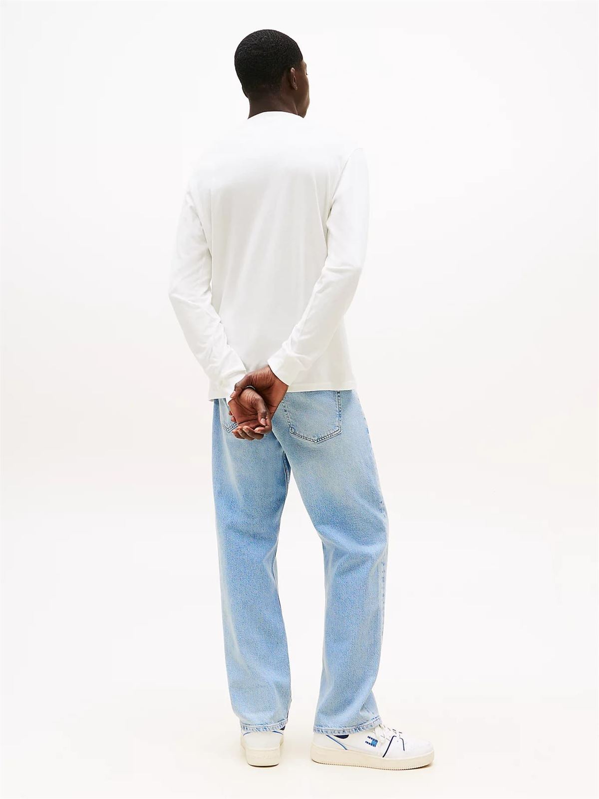 Camiseta Tommy Jeans Tjm Slim Chest Ecru DM0DM21594 YBL - Imagen 4