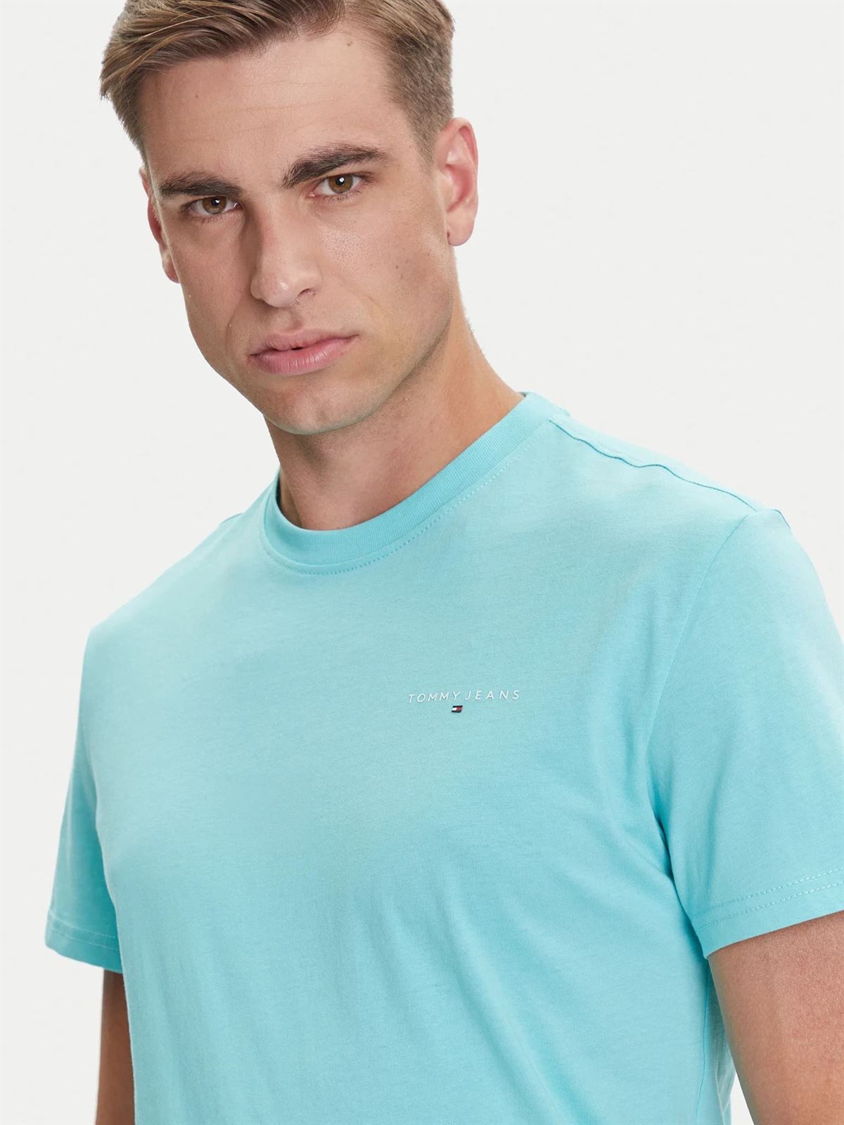 Camiseta Tommy Jeans Tjm Slim Linear Ches Lagoon Green DM0DM21780 L61 - Imagen 4