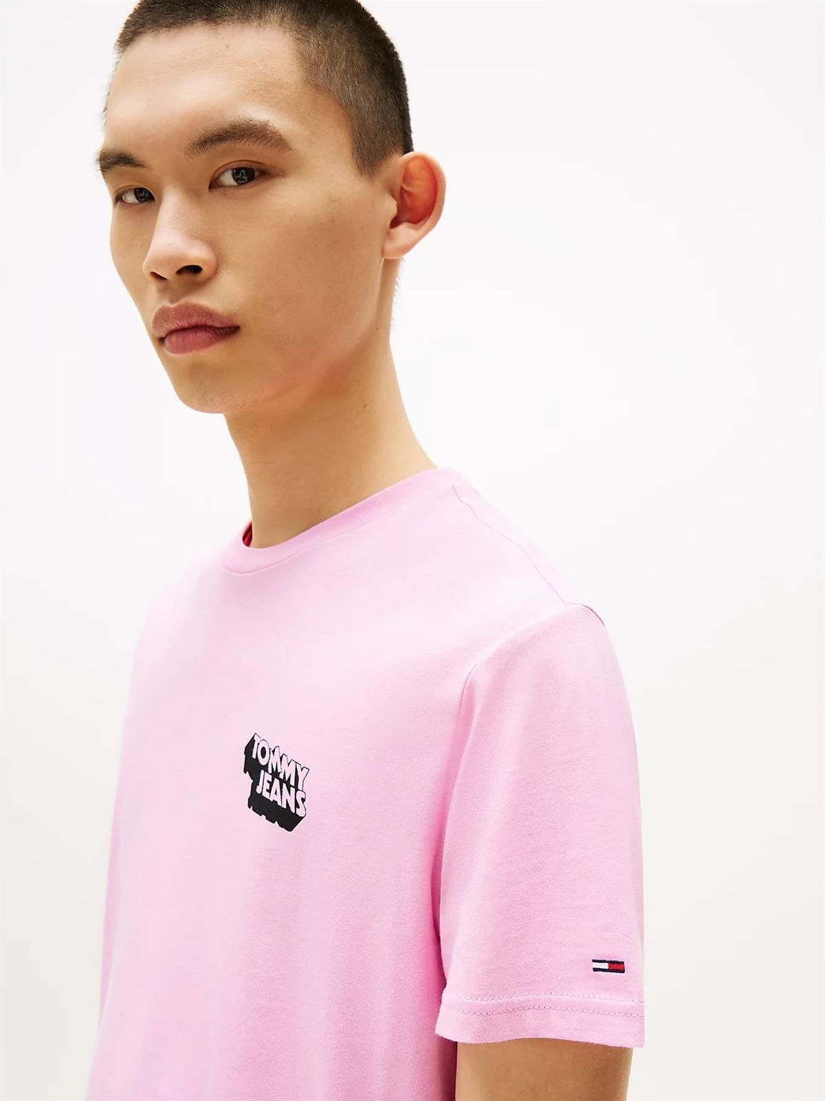Camiseta Tommy Jeans Tjm Slim Stack Logo Tee Ext Carnival Pink DM0DM21539 U06 - Imagen 3