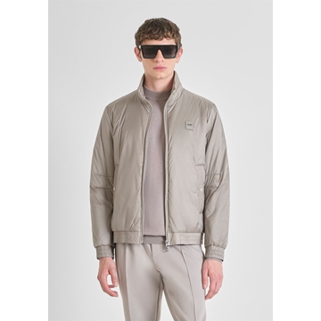 Cazadora Antony Morato Regular Fit in Nylon Arcilla MMCO00946 FA600275 2043 - Imagen 1