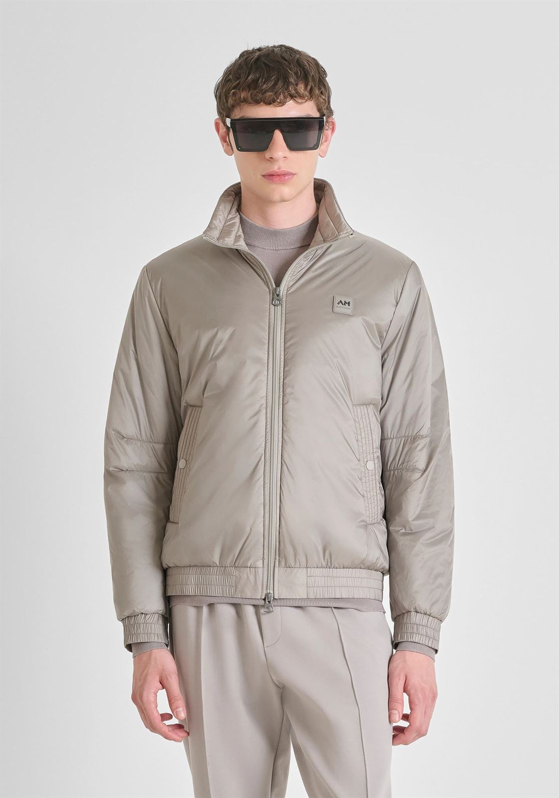 Cazadora Antony Morato Regular Fit in Nylon Arcilla MMCO00946 FA600275 2043 - Imagen 2