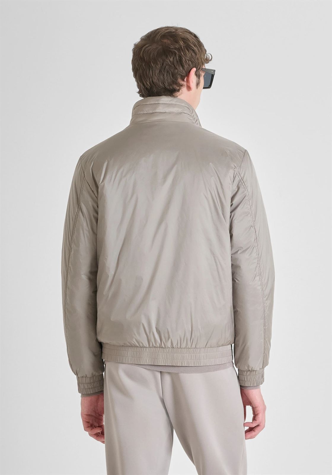 Cazadora Antony Morato Regular Fit in Nylon Arcilla MMCO00946 FA600275 2043 - Imagen 3
