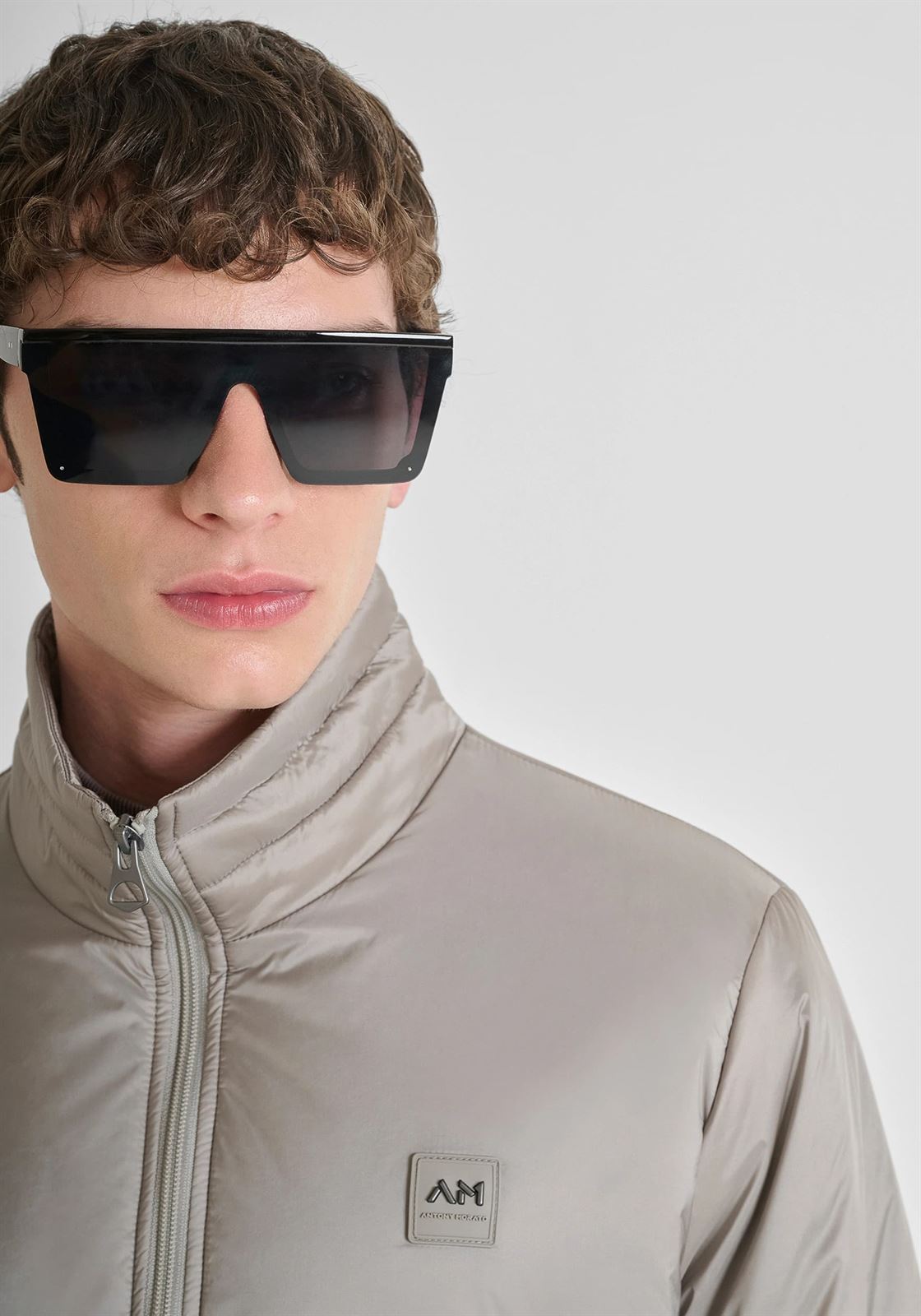 Cazadora Antony Morato Regular Fit in Nylon Arcilla MMCO00946 FA600275 2043 - Imagen 4
