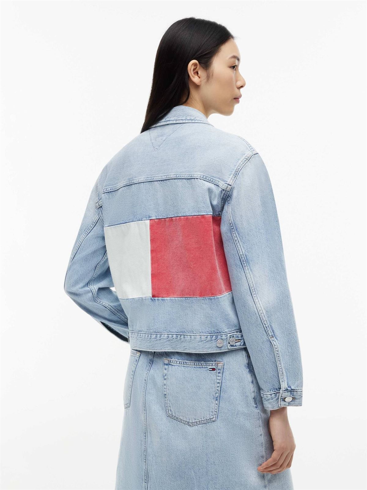 Cazadora vaquera TOMMY JEANS DW0DW23471 1AB DENIM LIGHT - Imagen 3