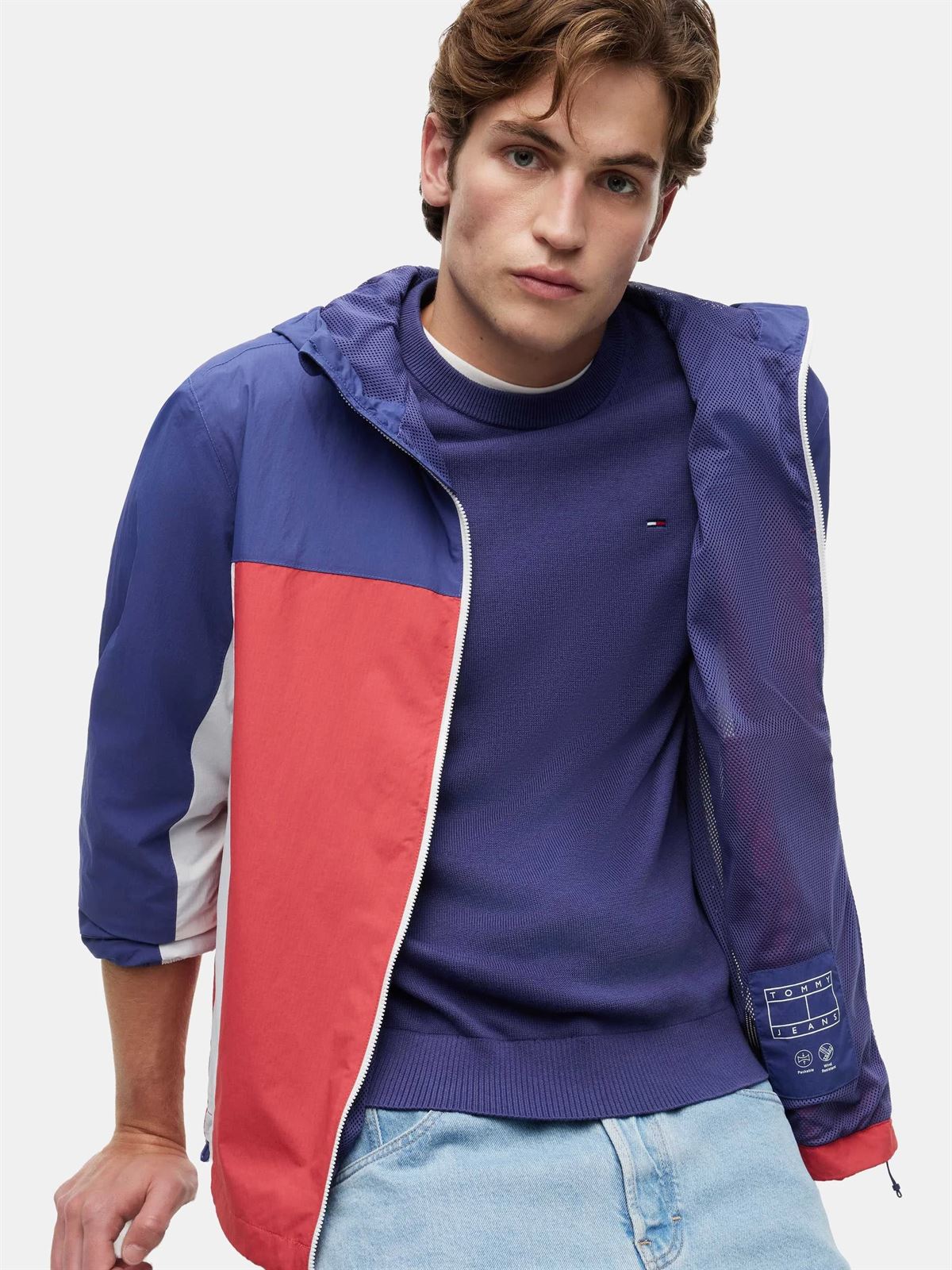 Cortavientos TOMMY JEANS DM0DM23223 XK5 Anthem red Multi - Imagen 3
