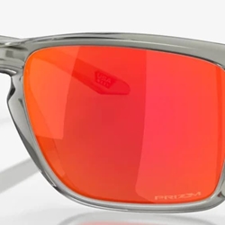 Gafas sol OAKLEY OO9448-3257 SYLAS grey ink/prizm ruby - Imagen 2