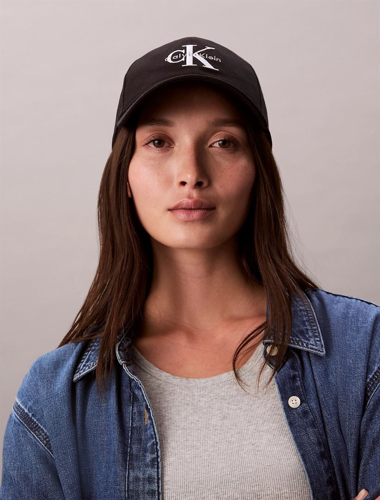Gorra CALVIN KLEIN LV04K5026G UB1 Black/sunfruit fun - Imagen 3