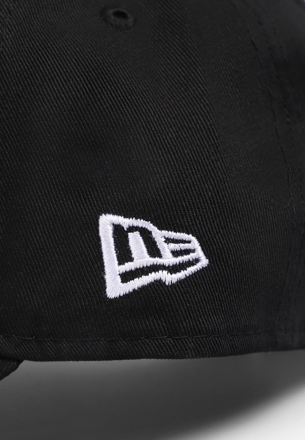 Gorra NEW ERA 10531941 League Basic Neyyan Black/white - Imagen 4