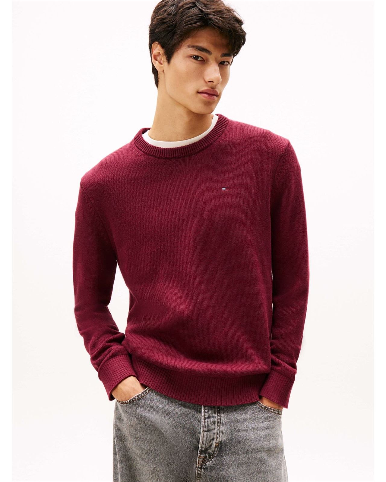 Jersey Tommy Jeans Tjm Slim Ess Sweater Ext Red Wine DM0DM21787 XIU - Imagen 1