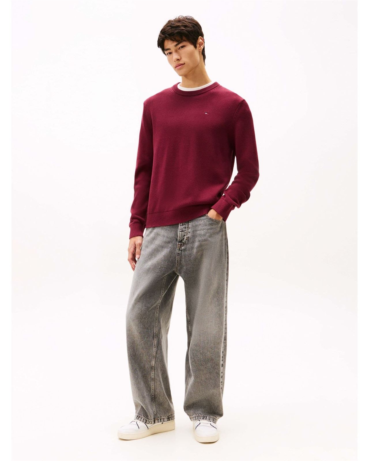 Jersey Tommy Jeans Tjm Slim Ess Sweater Ext Red Wine DM0DM21787 XIU - Imagen 2