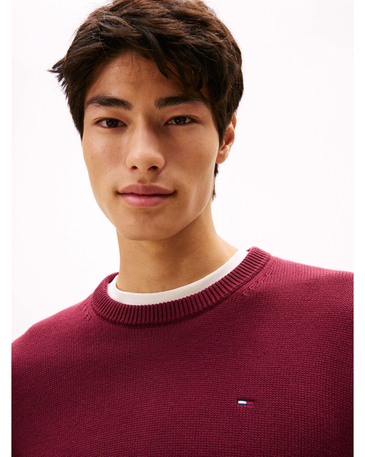 Jersey Tommy Jeans Tjm Slim Ess Sweater Ext Red Wine DM0DM21787 XIU - Imagen 4