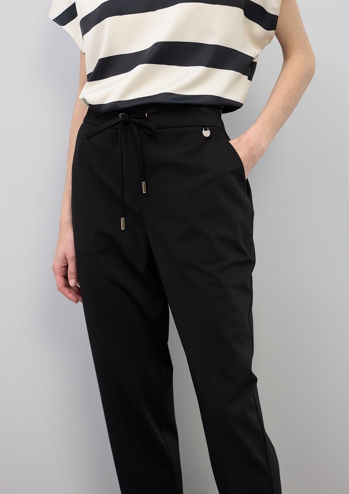 Jogger LOLA CASADEMUNT LS2614048 00N negro - Imagen 2