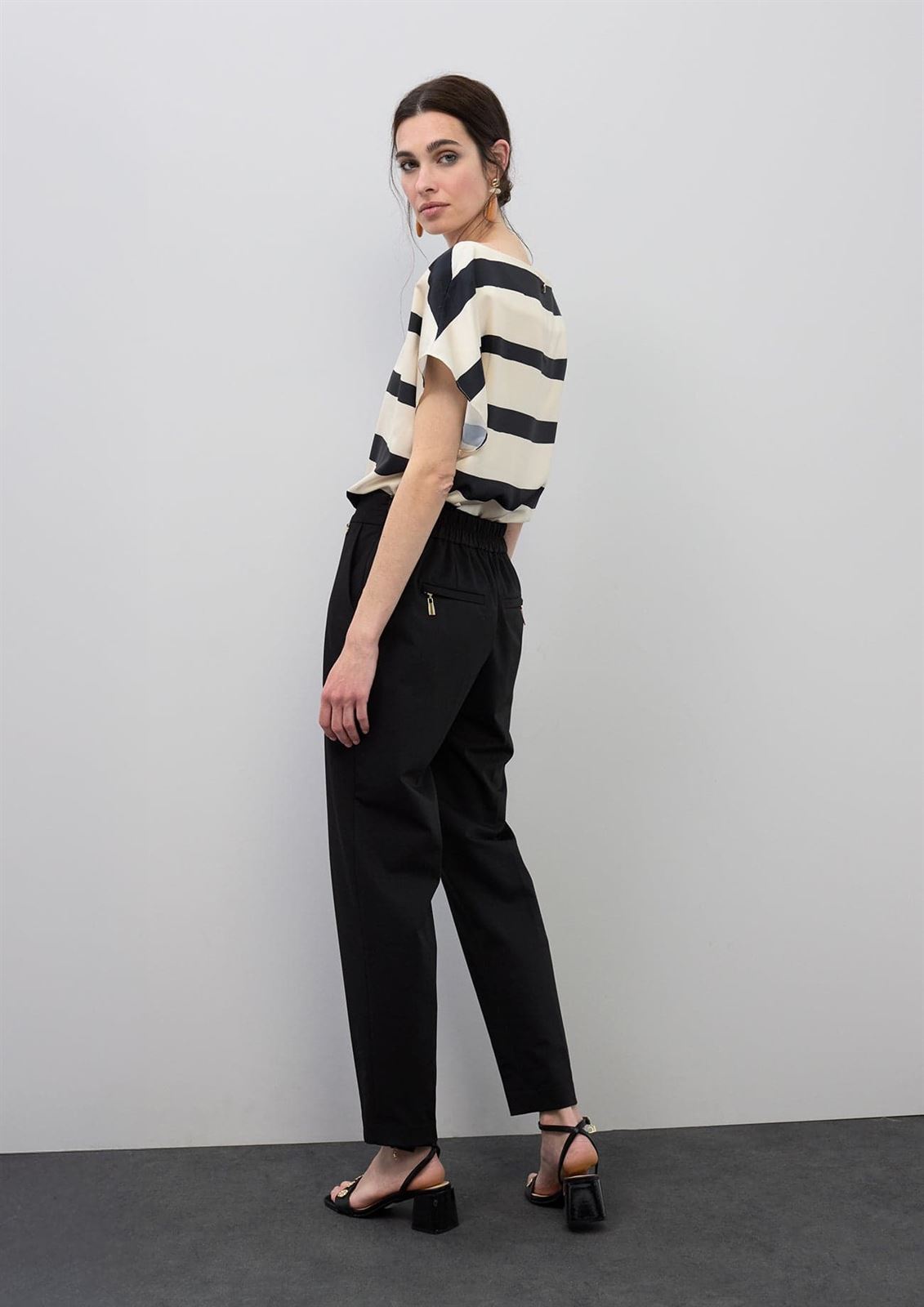 Jogger LOLA CASADEMUNT LS2614048 00N negro - Imagen 3