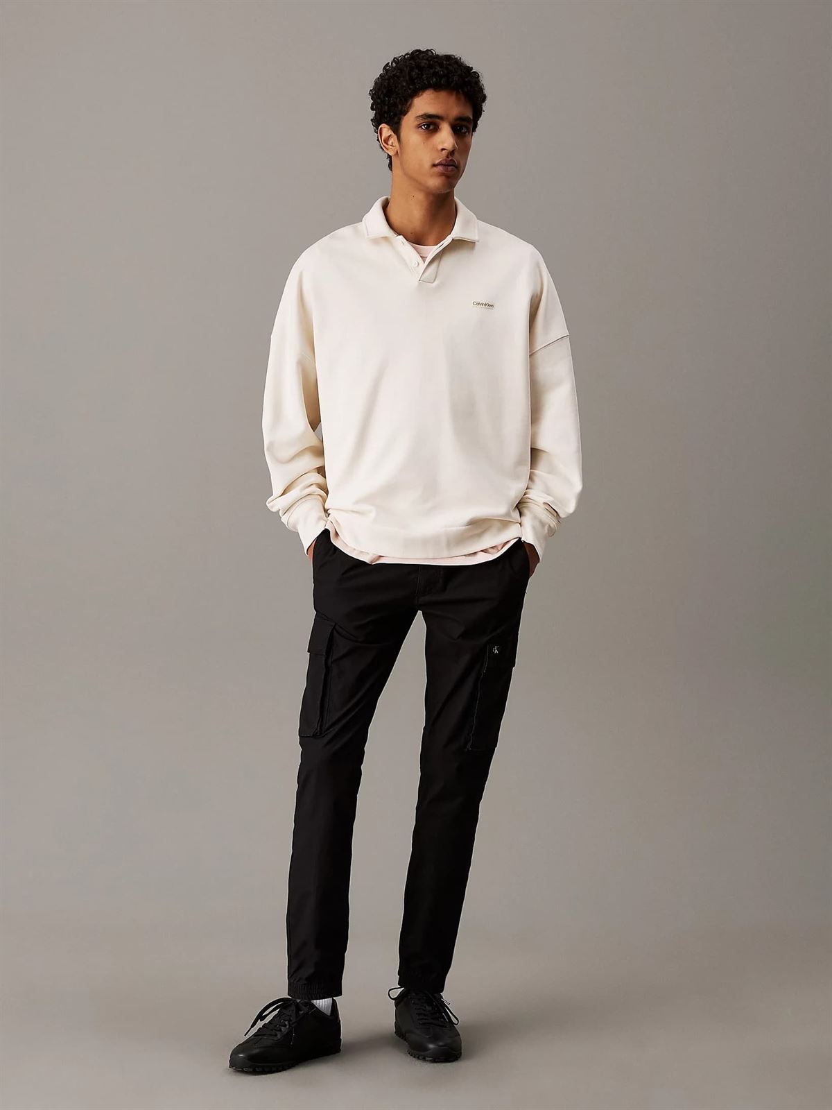 Pantalón cargo Calvin Klein Jeans J30J327614 BEH ck black - Imagen 3