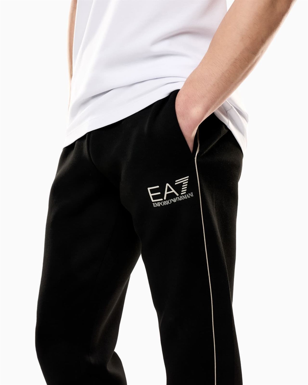 Pantalón Chándal Emporio Armani EA7 7M000672 AF14146 UC001 - Imagen 2