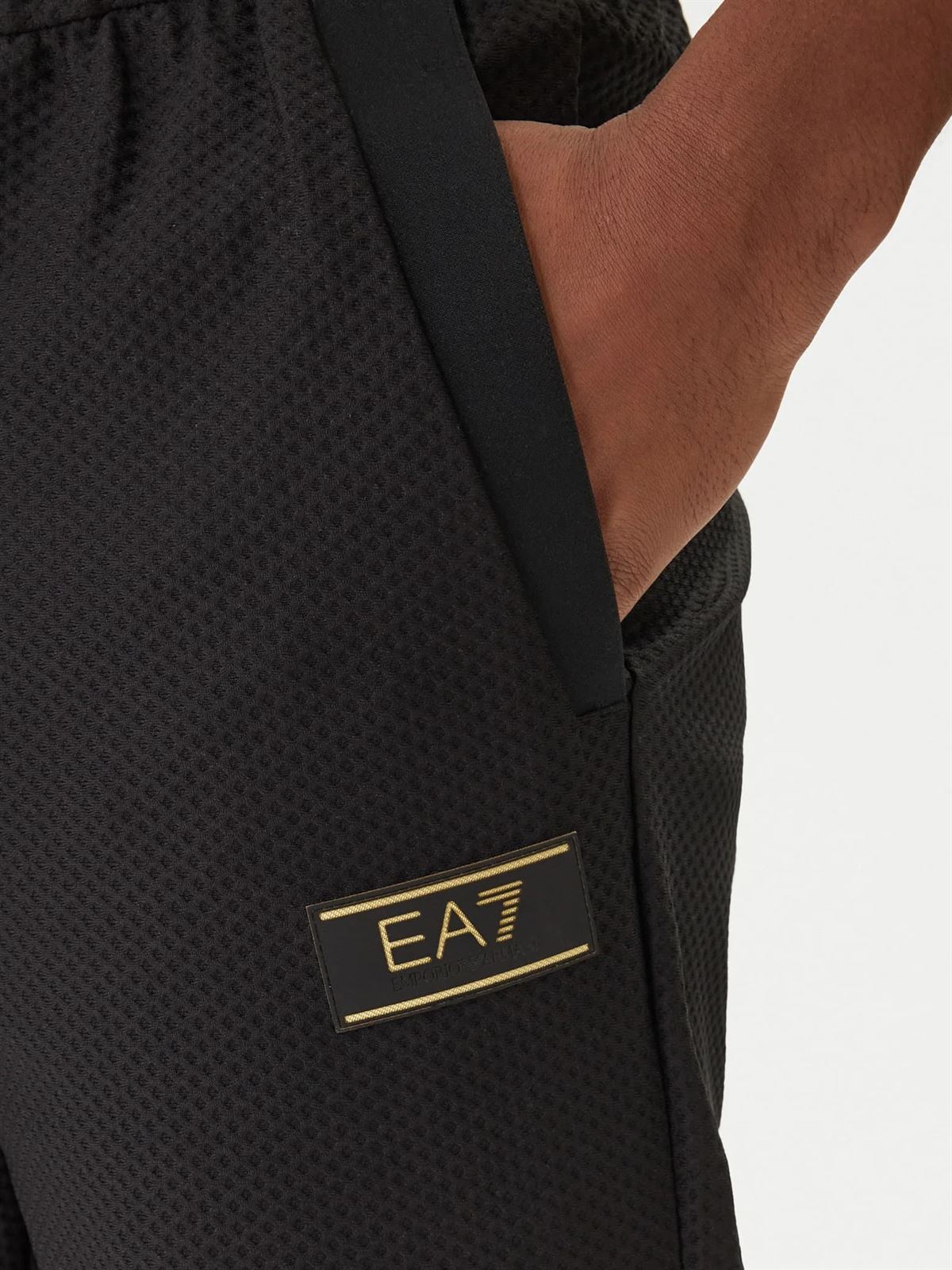 Pantalón EA7 Emporio Armani 7M001341 AF21099 UC001 Black - Imagen 4