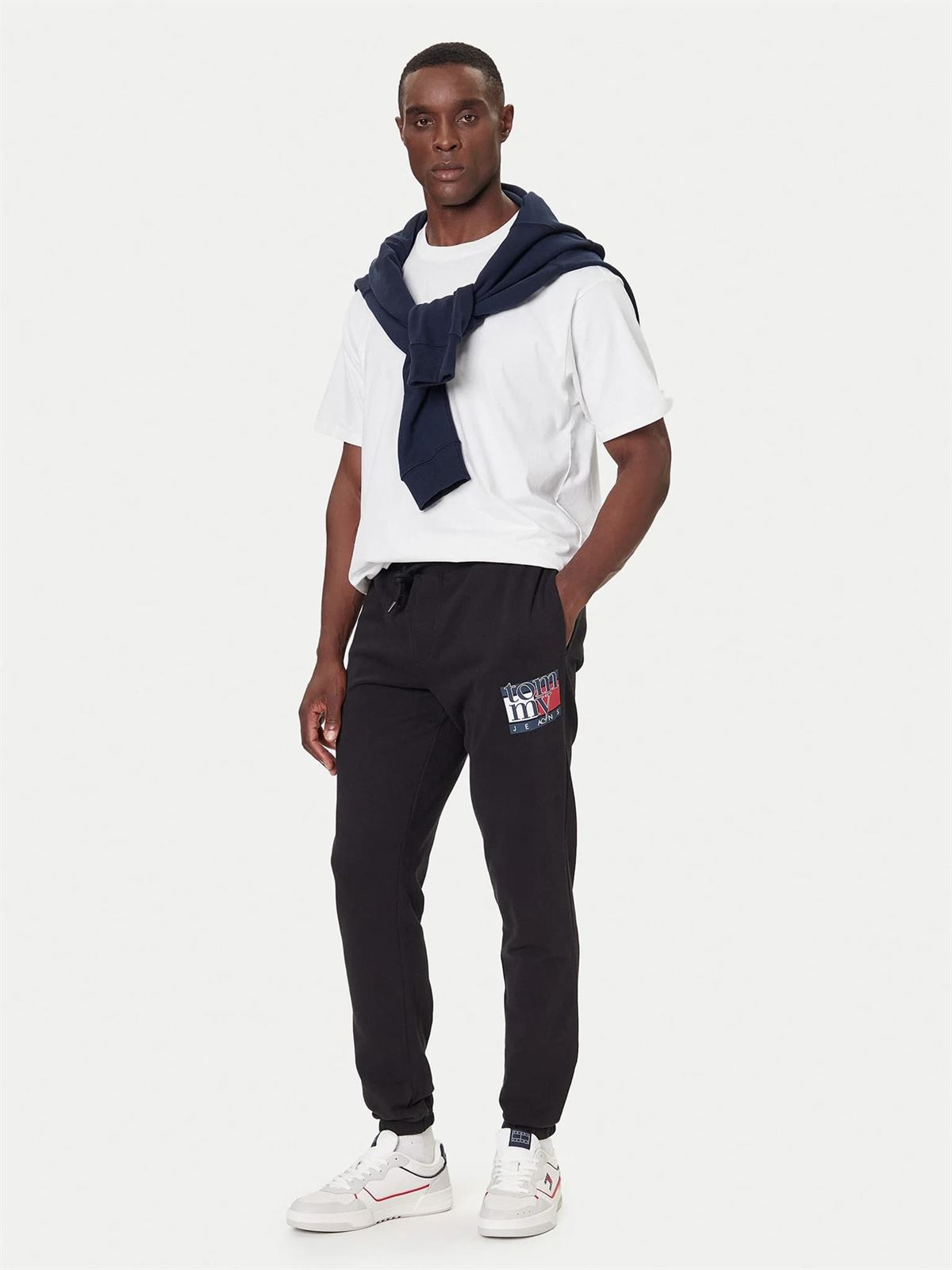 Pantalón Tommy Jeans DM0DM22094 BDS BLACK - Imagen 2