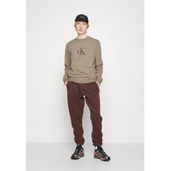 Sudadera Calvin Klein J30J3211900A03 CK Institutional Perfect Taupe - Imagen 1