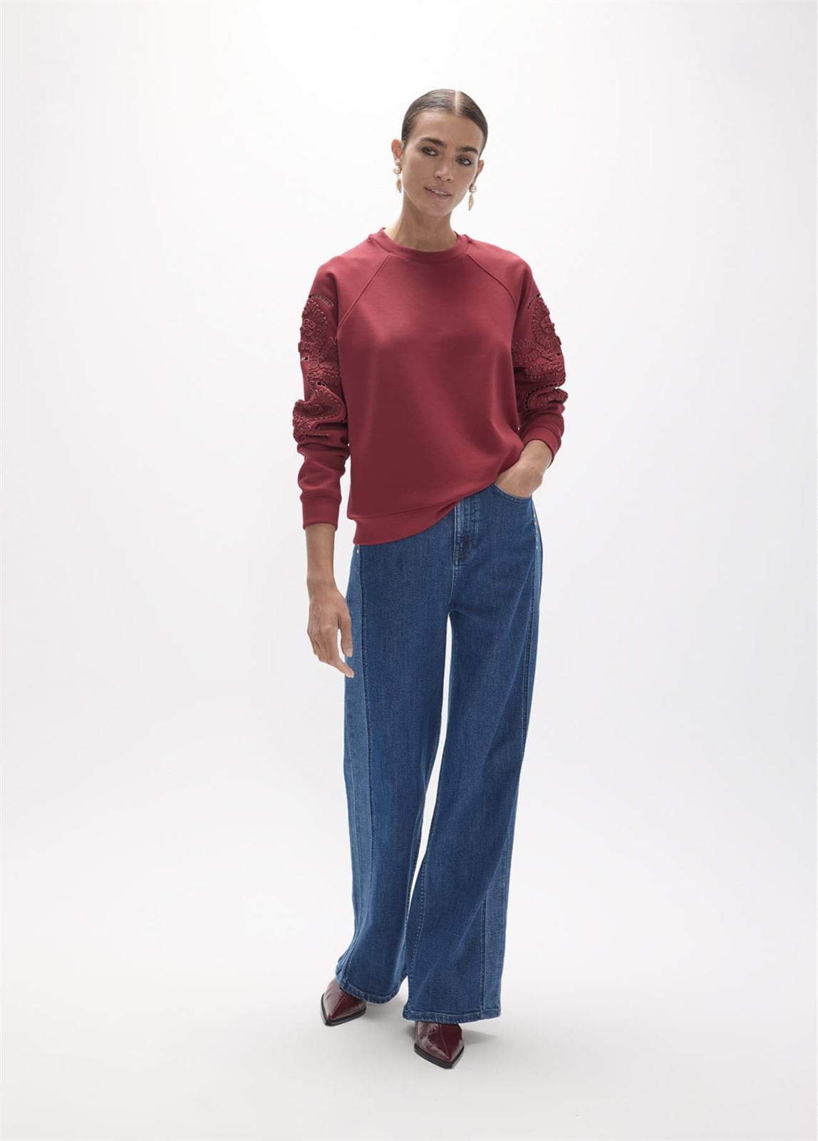 Sudadera manga raglan Lola Casademunt Color Vino LF2611034 - Imagen 2