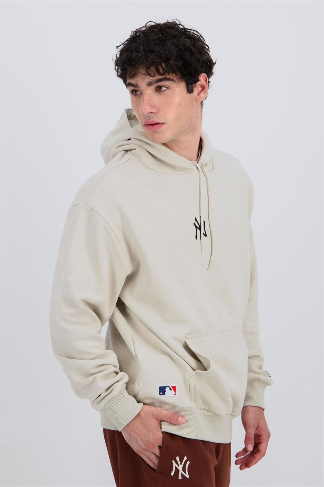Sudadera New Era Oversized New York Yankees MLB League Essential Beige 60675772 - Imagen 3
