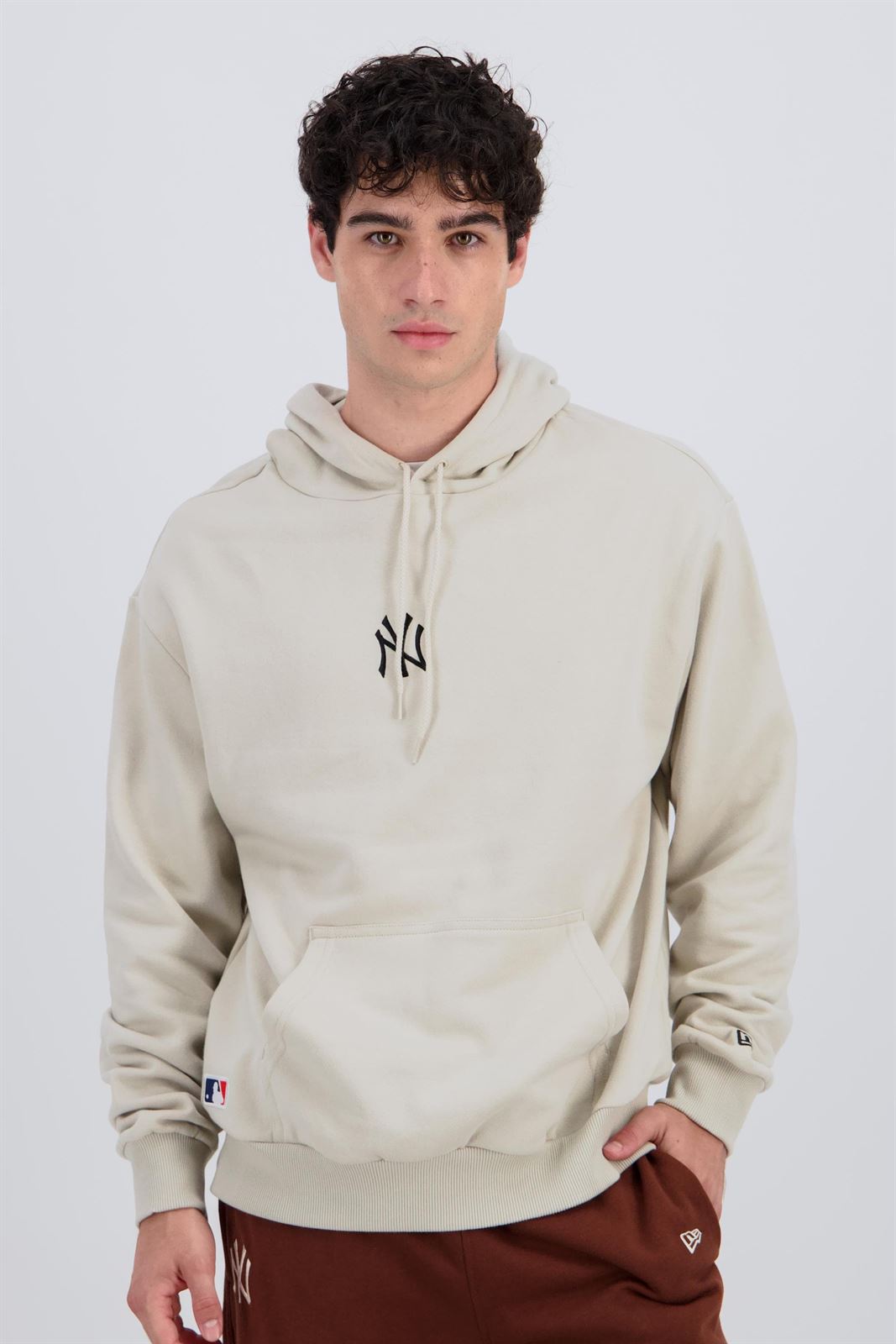Sudadera New Era Oversized New York Yankees MLB League Essential Beige 60675772 - Imagen 5