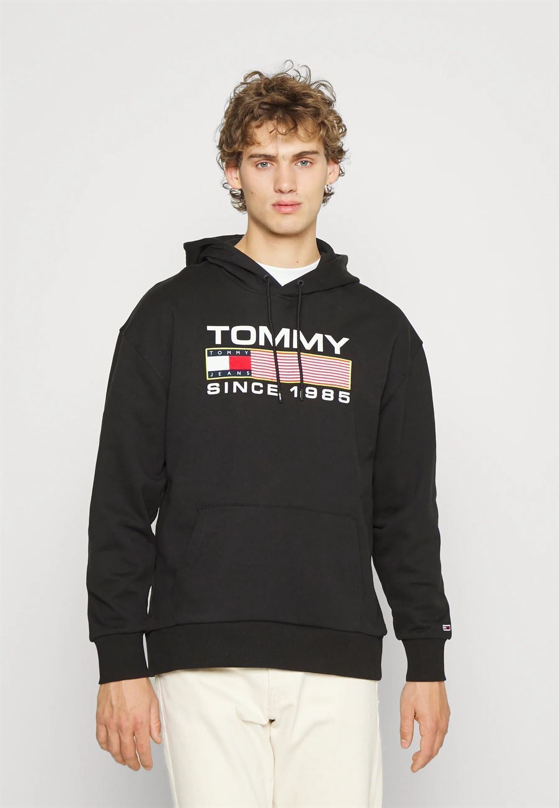 Sudadera TOMMY JEANS DM0DM15009BDS negro - Imagen 1