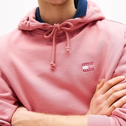 Sudadera Tommy Jeans Tahity Berry Tjm Reg Badge DM0DM20258 TI0 - Imagen 2