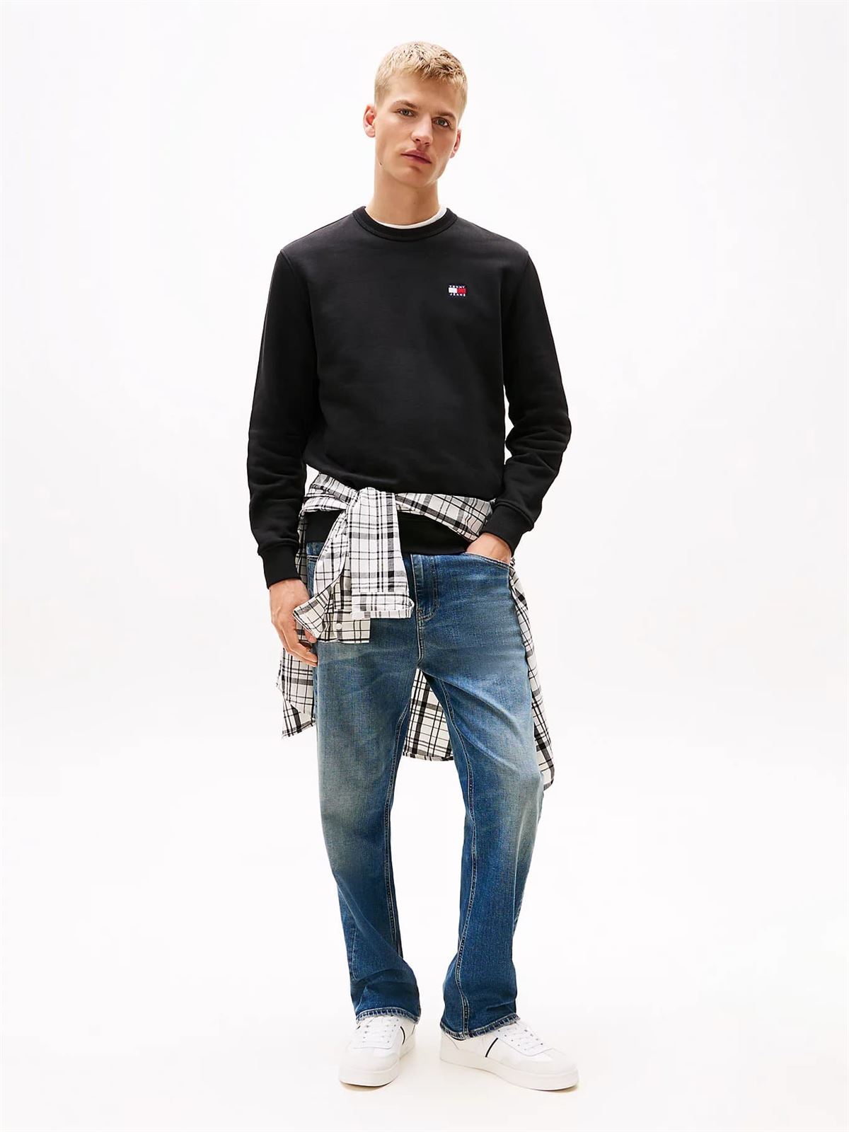 Sudadera Tommy Jeans Tjm Reg Badge Crew Black DM0DM20660 BDS - Imagen 3