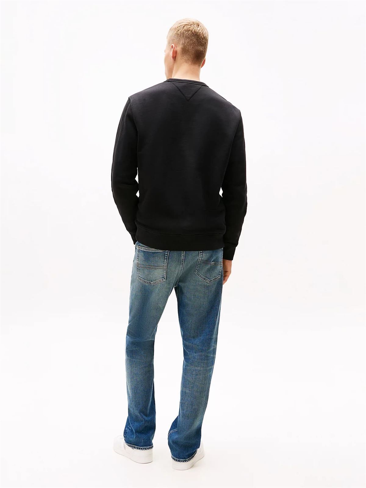 Sudadera Tommy Jeans Tjm Reg Badge Crew Black DM0DM20660 BDS - Imagen 4