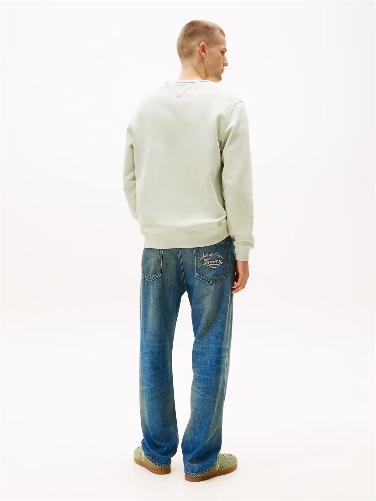 Sudadera Tommy Jeans TJM Reg Badge Crew Misty Sage Tonal DM0DM20660 M1C - Imagen 5