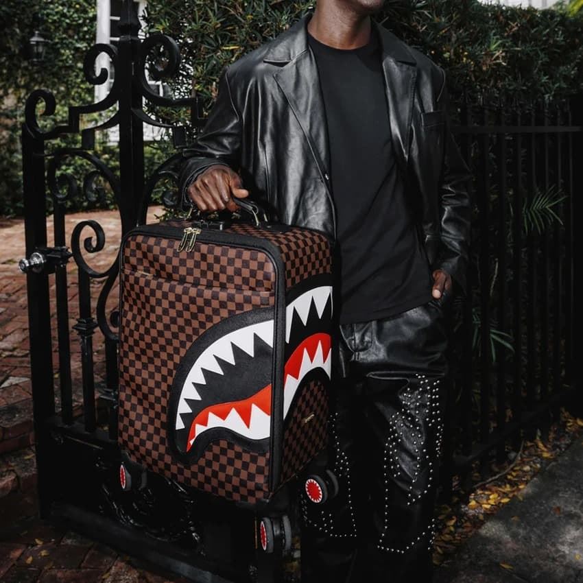 Trollie Sprayground Sawtooth Sharks in Paris Carry-on 910CL270NSZ - Imagen 5