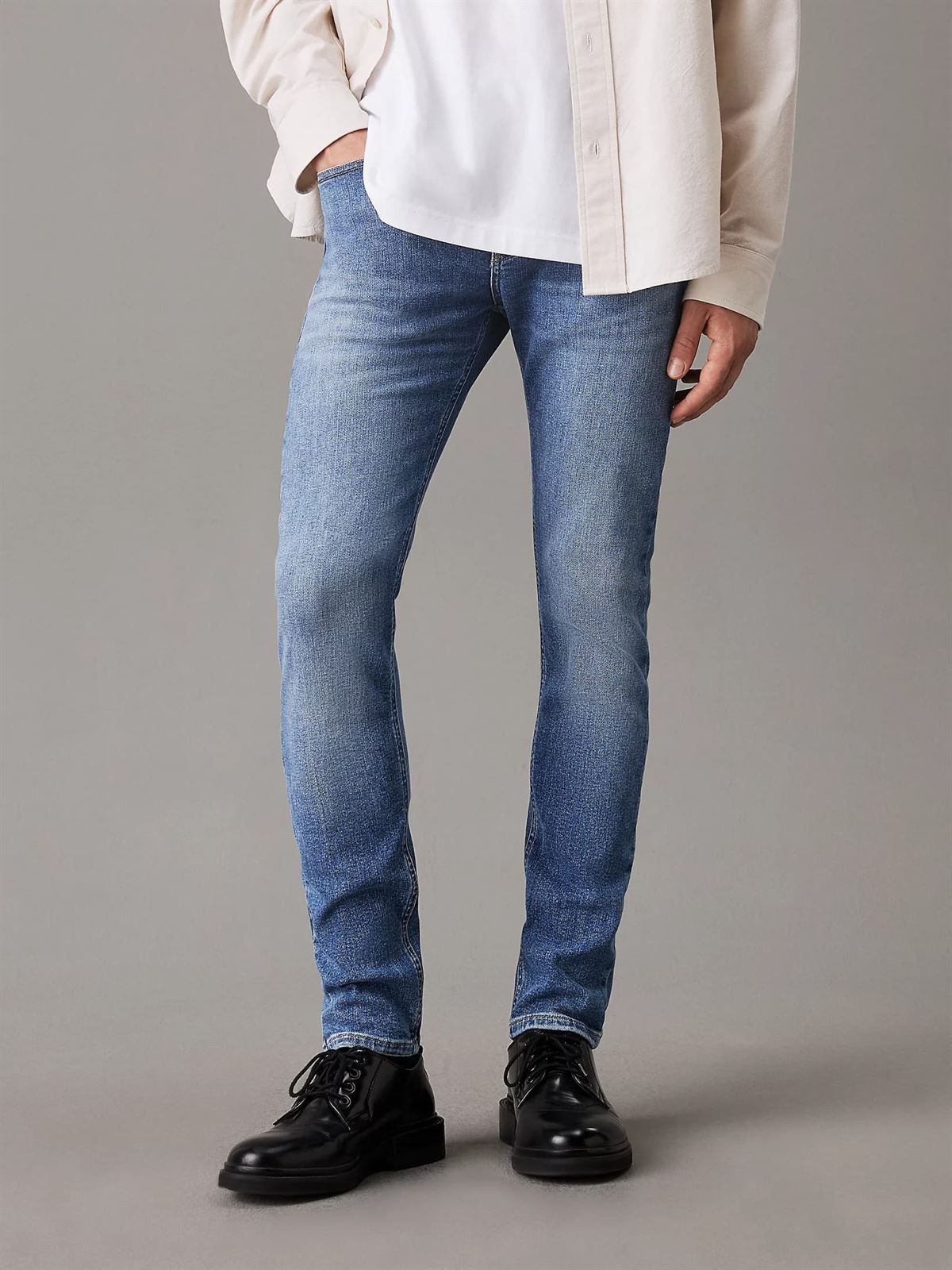 Vaquero Calvin Klein Jeans J30J326483 1AA denim light - Imagen 1